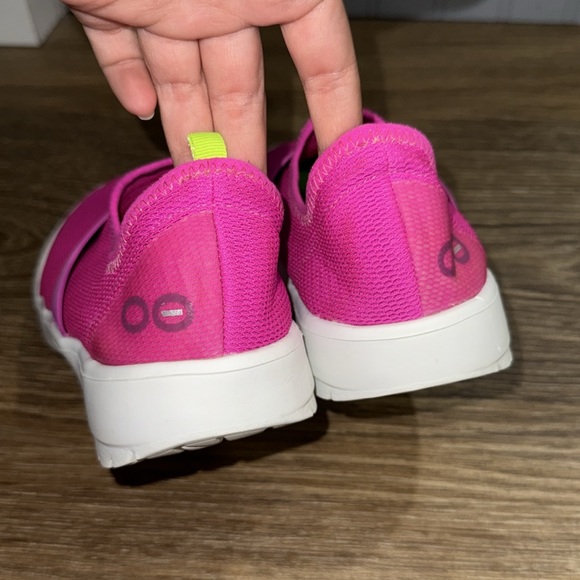 Oofos Pink Slip-On Shoes size 6 women’s EUC - Picture 3 of 6